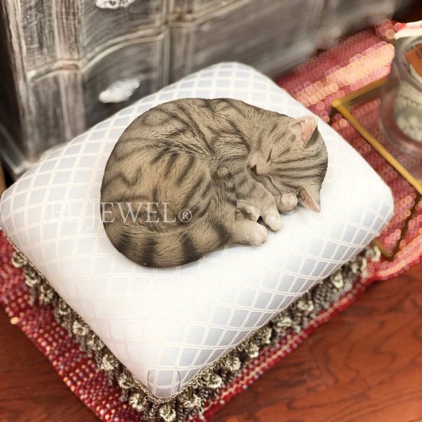 入荷未定】アニマルオブジェ・眠り猫（W28cm） - オシャレな輸入