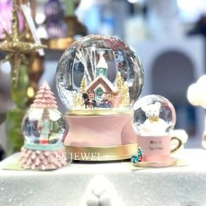 *【即納可!】クリスマス☆ スノーヴィレッジスノードームオルゴール ピンク ゴールド(φ10×H14.5cm)<img class='new_mark_img2' src='https://img.shop-pro.jp/img/new/icons57.gif' style='border:none;display:inline;margin:0px;padding:0px;width:auto;' />