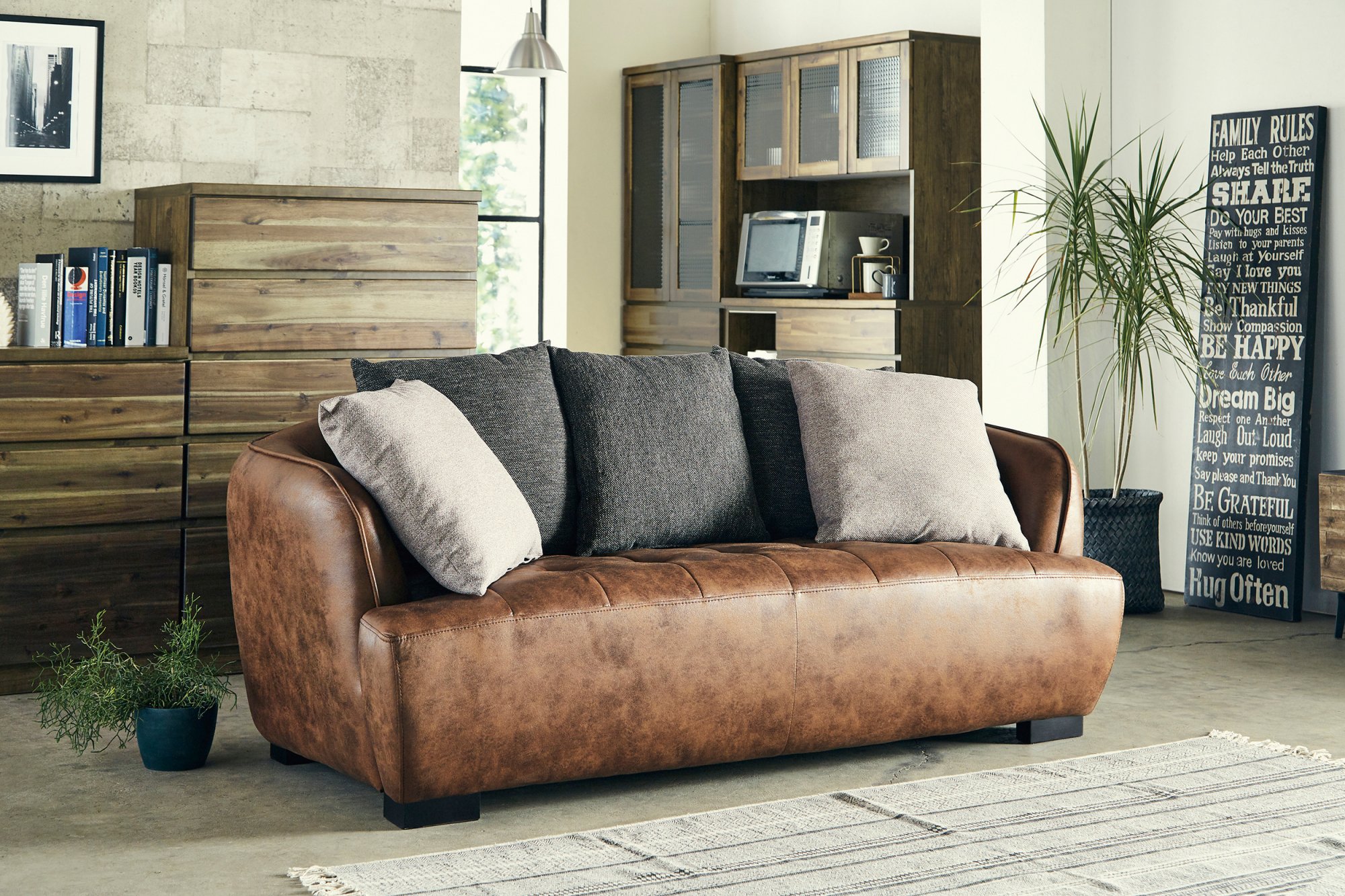 ボルドー ソファ 通気性、強度に優れた新素材「エアレザー」採用（2サイズ） - Furniture & Living SASAOKA