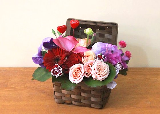 お祝い花宅配 季節の花でつくる紫のフラワーバスケット Box花ギフト お祝い 誕生日 結婚記念日