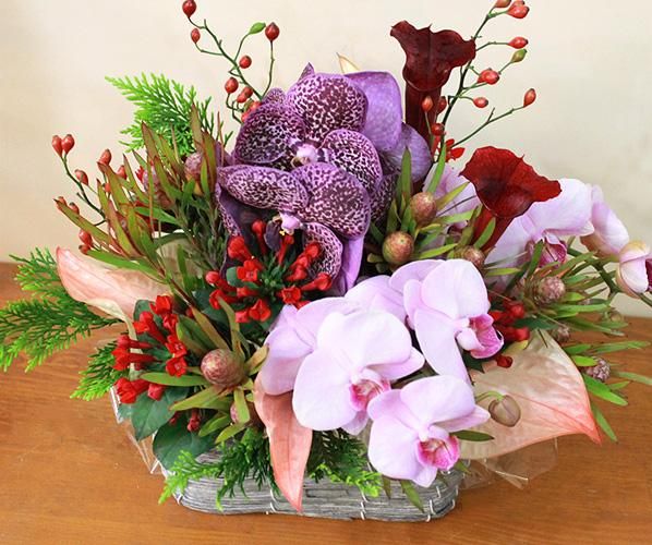 お祝い花宅配 誕生日や結婚記念日 豪華な花ギフトには黒蝶ダリアとバラの花ギフト お祝い花宅配 誕生日や結婚記念日 豪華な花ギフトには黒蝶ダリアとバラの花ギフト