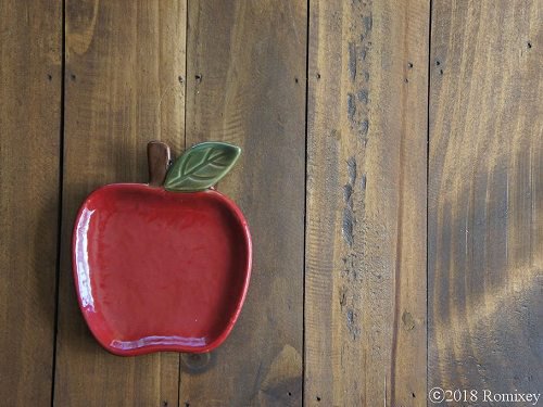 小 りんごの可愛いお皿 陶器 プレート 果物 アップル 林檎 おしゃれ プレゼント 小物入れ - Romixey