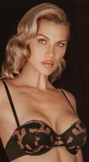 S-JO-CINEMA BALCONY BRA<img class='new_mark_img2' src='https://img.shop-pro.jp/img/new/icons5.gif' style='border:none;display:inline;margin:0px;padding:0px;width:auto;' />