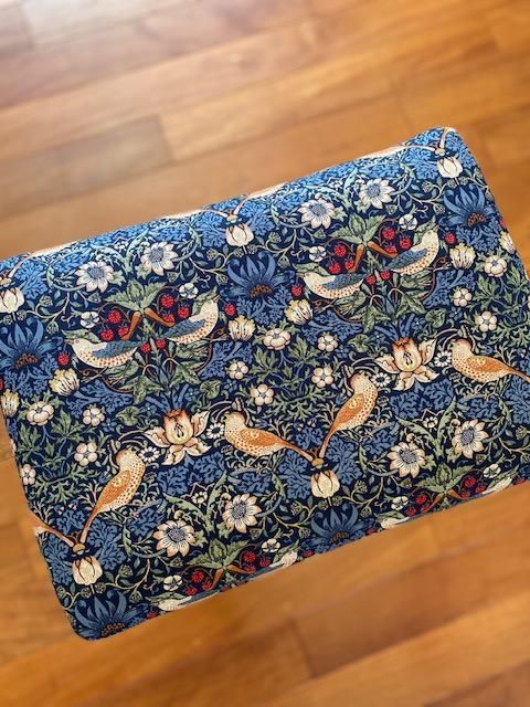 猫脚スツール オットマン 椅子 いちご泥棒 ウィリアム・モリス 602