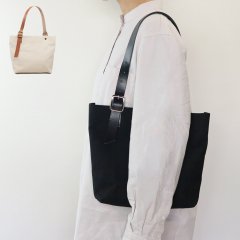 <img class='new_mark_img1' src='https://img.shop-pro.jp/img/new/icons57.gif' style='border:none;display:inline;margin:0px;padding:0px;width:auto;' />One Shoulder Bag (S)