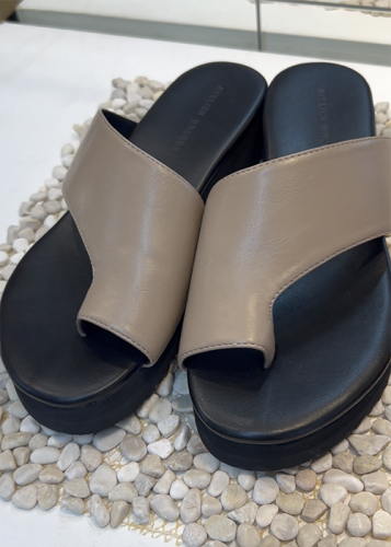 ڤͽۡ2026 4/〜5/ͽThong sandals<img class='new_mark_img2' src='https://img.shop-pro.jp/img/new/icons14.gif' style='border:none;display:inline;margin:0px;padding:0px;width:auto;' />